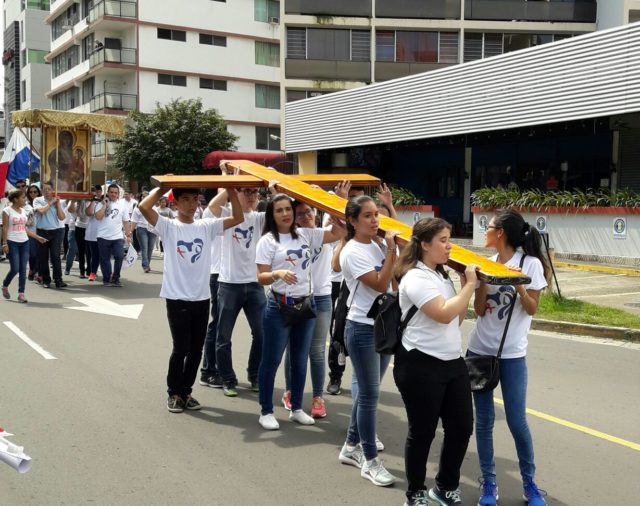 Visita de los Signos de la JMJ al Santuario Nacional (13 de agosto 2017)
